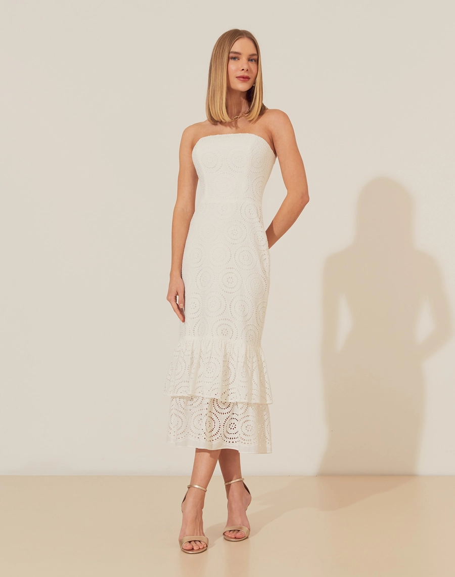 Vestido Midi Magali confeccionado em laise, um tecido leve e versátil, indispensável em dias quentes de verão. Ideal para momentos casuais ou eventos especiais.
