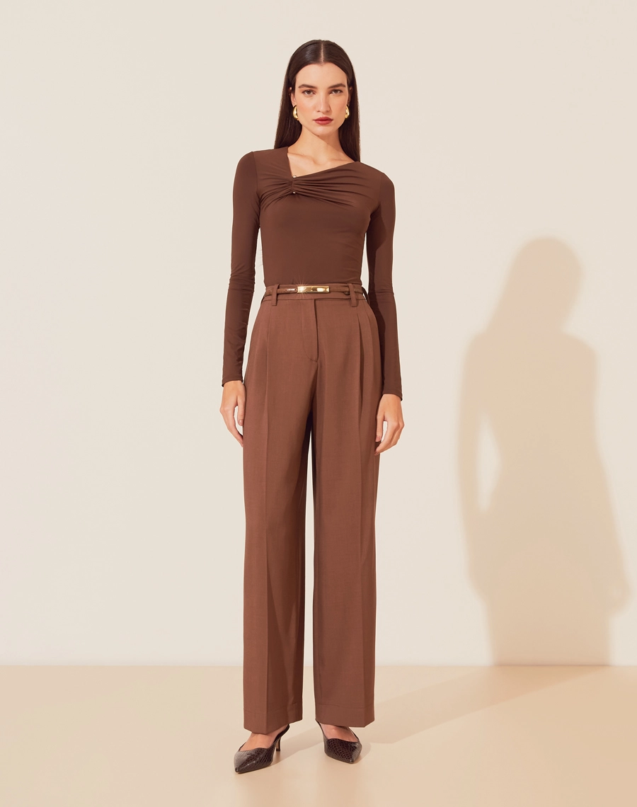 A Blusa Pamela é confeccionada em malha fluity. É versátil e perfeita para o dia a dia, podendo compor looks que transitam facilmente do trabalho para o lazer.