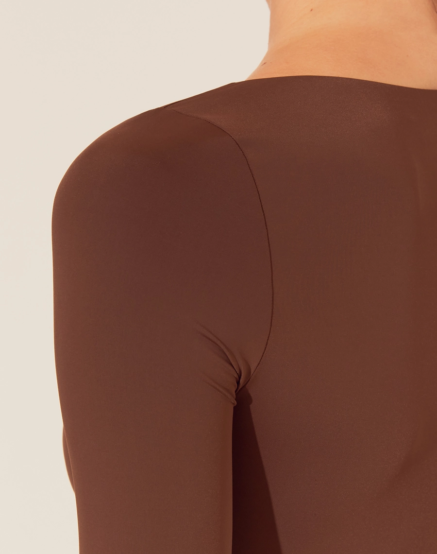 A Blusa Pamela é confeccionada em malha fluity. É versátil e perfeita para o dia a dia, podendo compor looks que transitam facilmente do trabalho para o lazer.