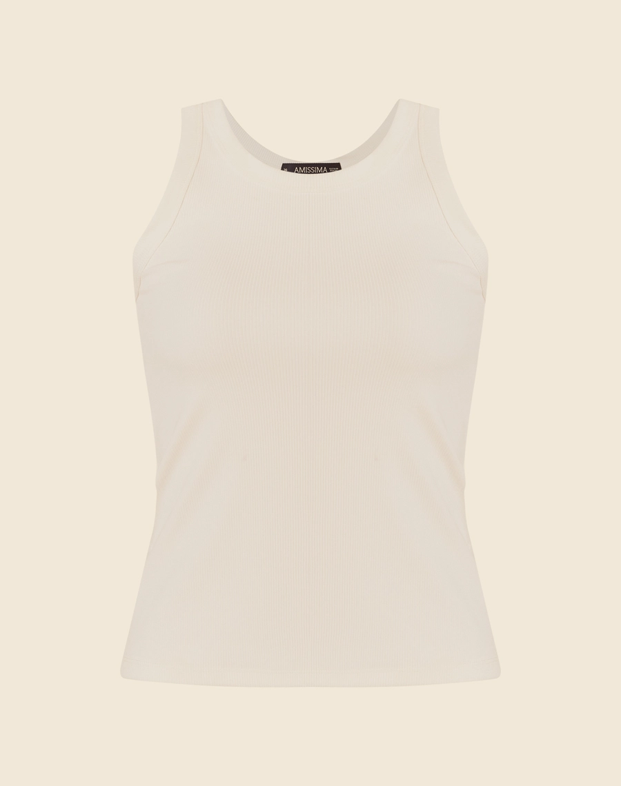 A Regata Alana é confeccionada em Malha Rib. É ideal para compor looks casuais e sofisticados, se adapta facilmente a ocasiões como coquetéis diurnos e jantares executivos.