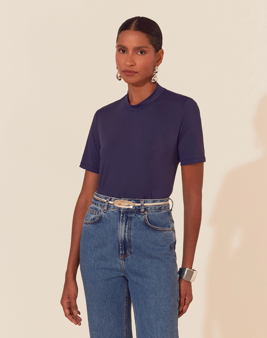 Camiseta Anna confeccionada em Malha Fluity, conhecida por sua elasticidade, conforto e caimento impecável. <BR/>
