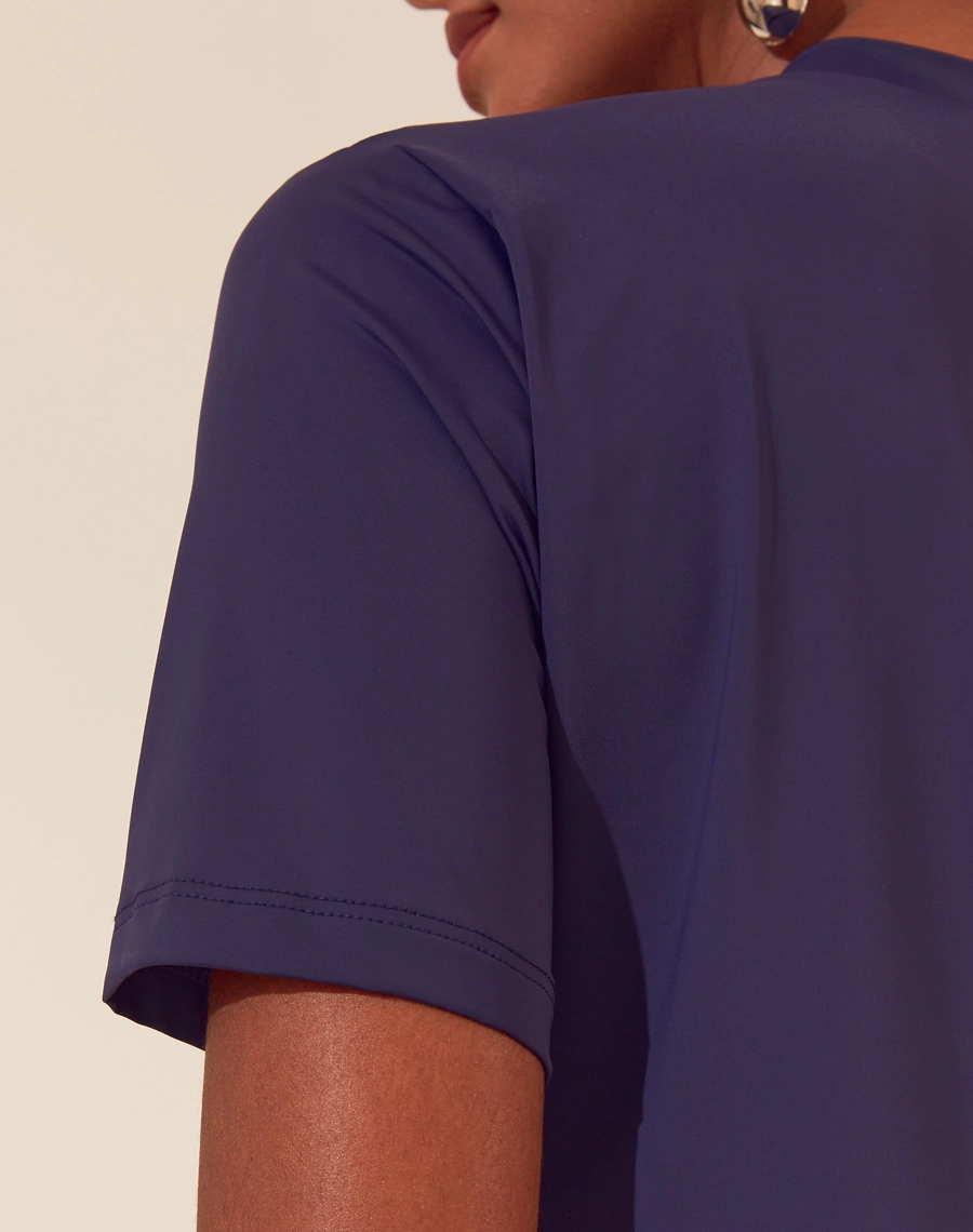 Camiseta Anna confeccionada em Malha Fluity, conhecida por sua elasticidade, conforto e caimento impecável. <BR/>