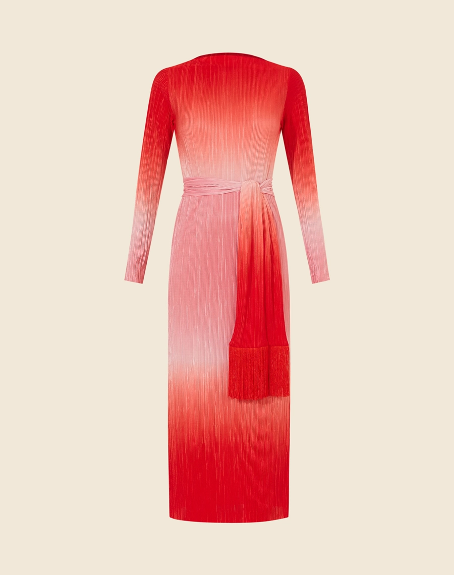 O Vestido Midi Laura é confeccionado em tecido plissado, que possui  toque suave e fluido. As cores em degradê desse vestido midi tornam a peça indispensável para quem busca um look confortável e estiloso.