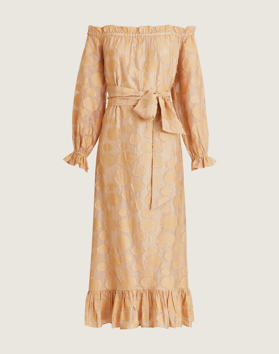 O Vestido Longo Moss é confeccionado em viscose mista com detalhes geométricos bordados, possuindo caimento fluido e sendo menos propenso a amassar, perfeito para o dia a dia. Esse vestido longo é versátil e elegante, perfeito para passeios diurnos, almoços casuais ou coquetéis informais.
