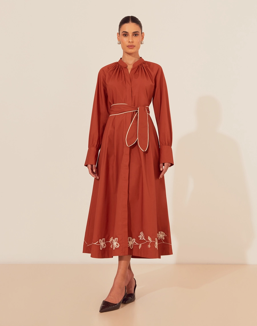A Chemise Joyce é confeccionada em tricoline.  Um look prático, elegante e versátil, perfeito para ocasiões do dia e da noite.