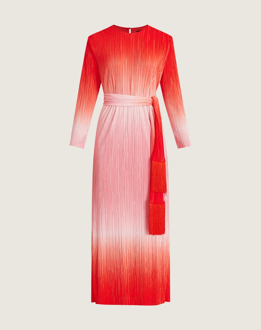 O Vestido Midi Luara com o degradê cria um efeito harmonioso e moderno, perfeito para destacar a leveza e o charme da estação!