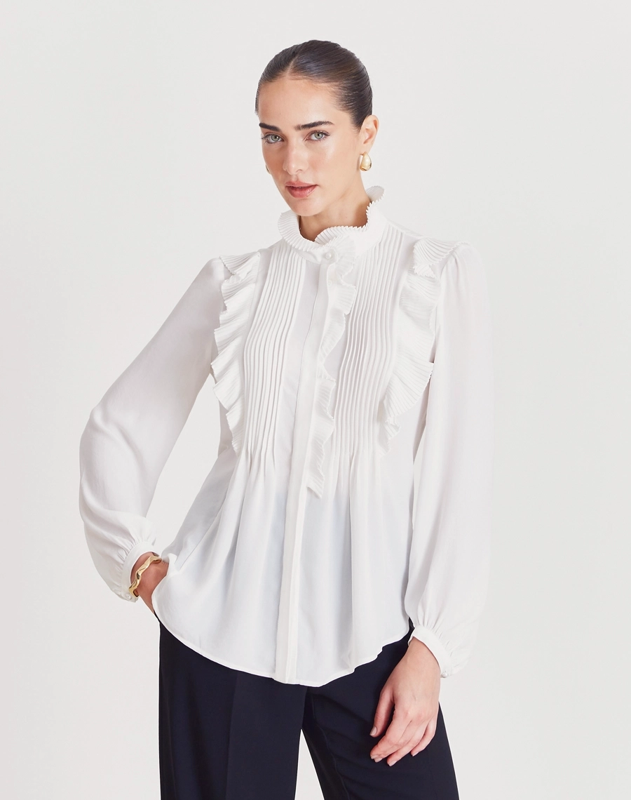 Blusa Aline, confeccionada em crepinho, tecido leve, fluido e delicado, com toque macio e caimento elegante.