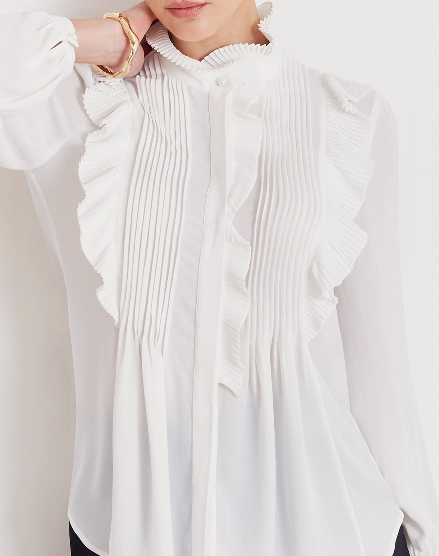 Blusa Aline, confeccionada em crepinho, tecido leve, fluido e delicado, com toque macio e caimento elegante.