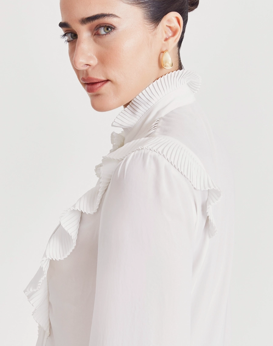 Blusa Aline, confeccionada em crepinho, tecido leve, fluido e delicado, com toque macio e caimento elegante.