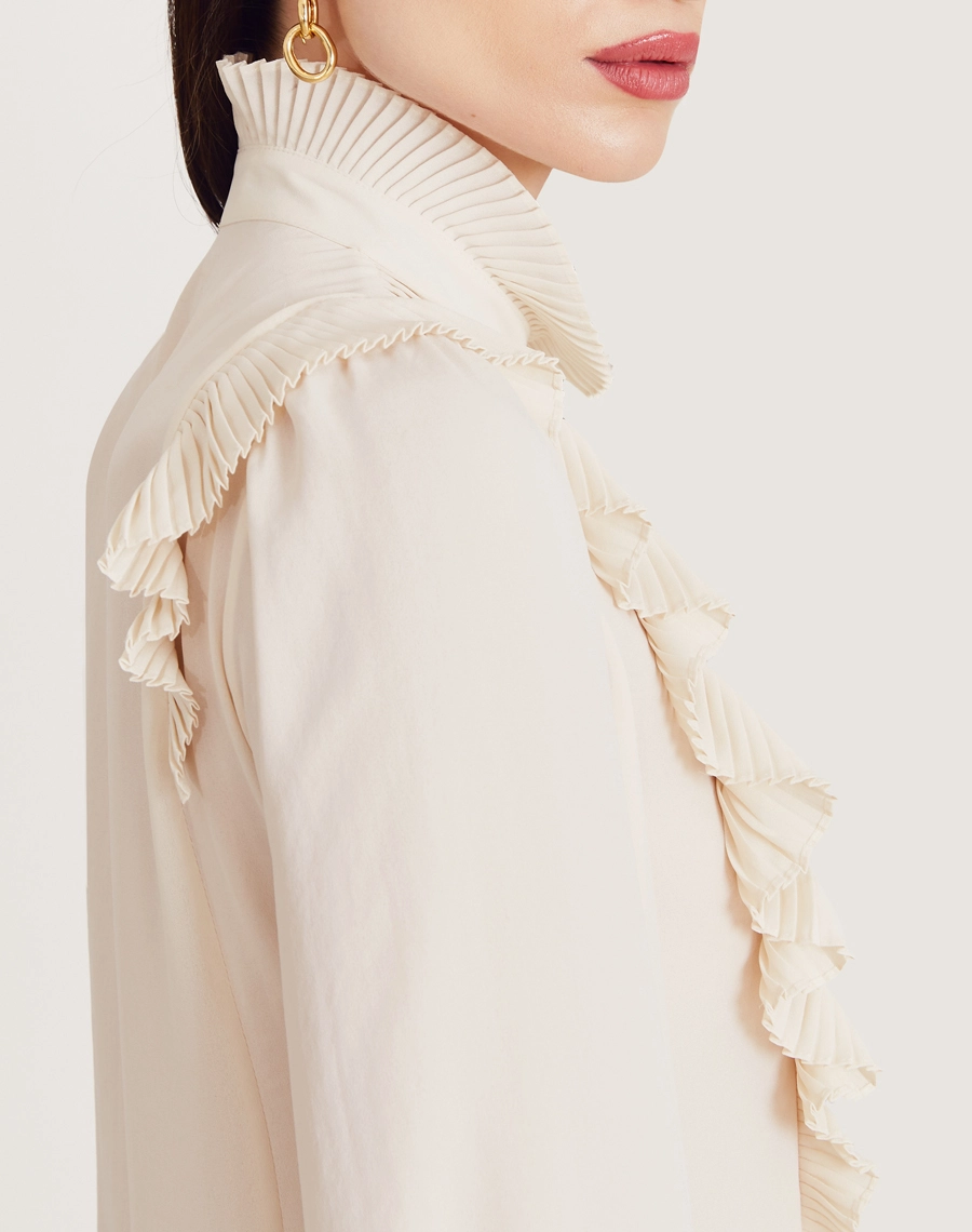 Blusa Aline, confeccionada em crepinho, tecido leve, fluido e delicado, com toque macio e caimento elegante.