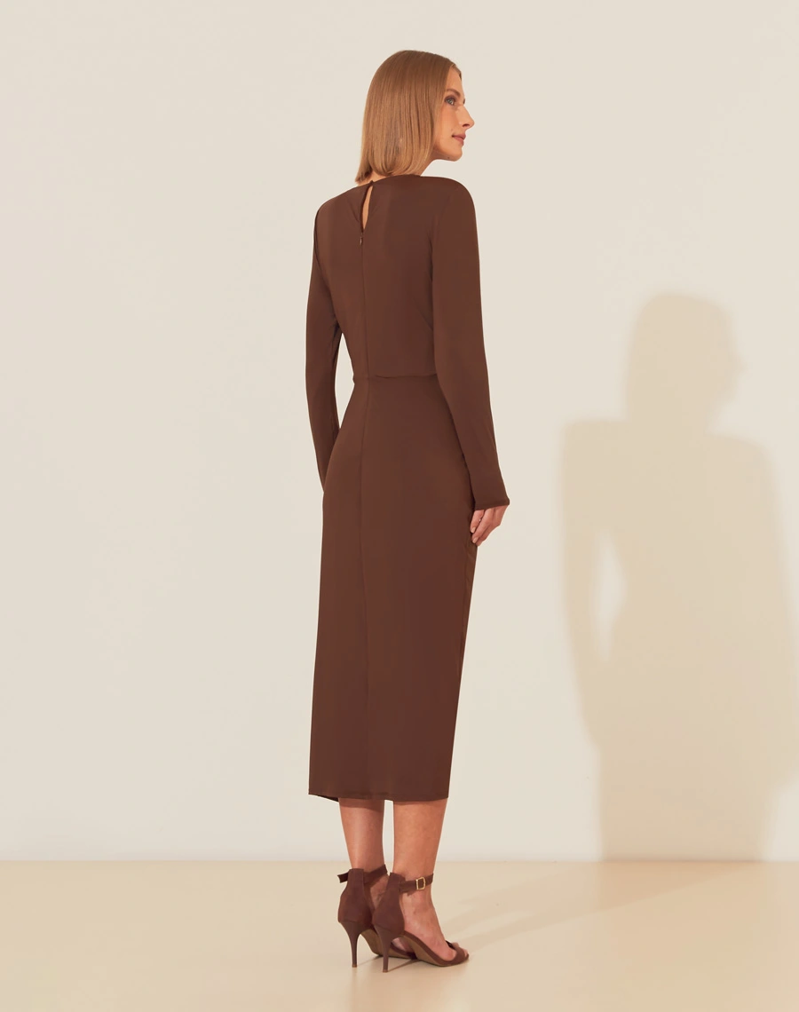 O Vestido Midi Mayla é confeccionado em malha fluity. Perfeito para coquetéis, eventos especiais ou jantares.
