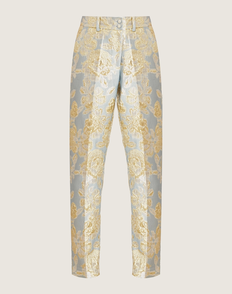 A Calça Elisabete é confeccionada em jacquard, um tecido texturizado com caimento estruturado. erfeita para transitar entre diferentes ocasiões, como coquetéis diurnos, jantares especiais ou ocasiões formais.
