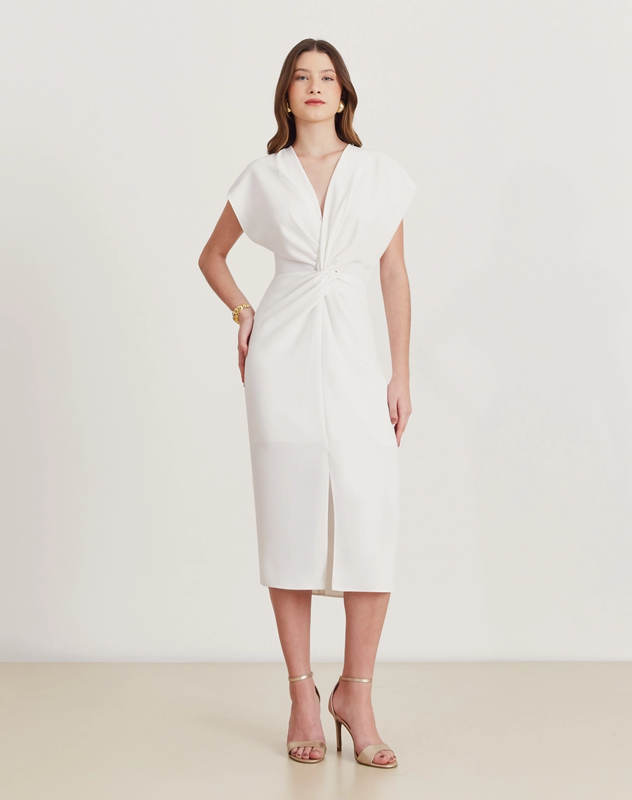 O Vestido Midi Vitória é confeccionado em crepe zara. Perfeito para coquetéis, passeios diurnos ou encontros especiais.