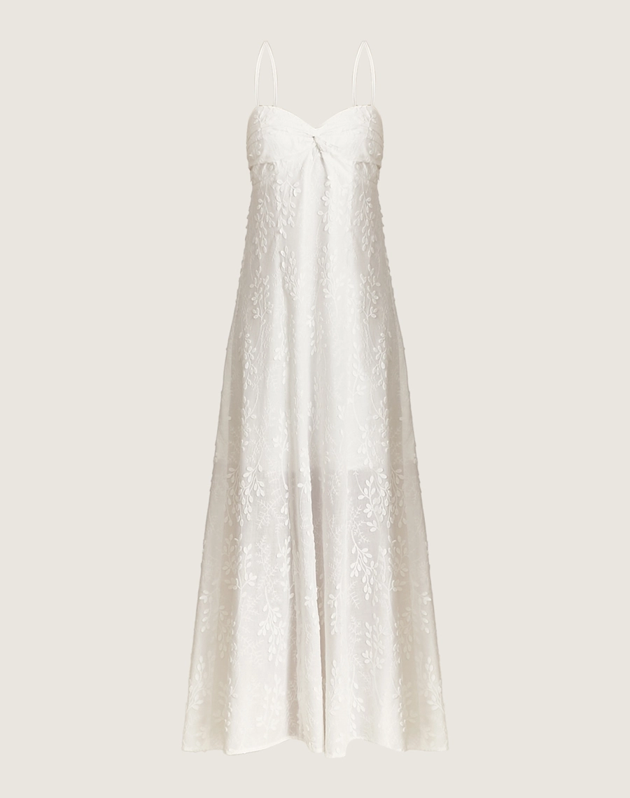 O Vestido Longo Ariane é confeccionado em cambraia bordada, tecido leve e fresco que é perfeito para os dias mais quentes. Ideal para brunchs, batizados, casamentos diurnos ou festas ao ar livre.