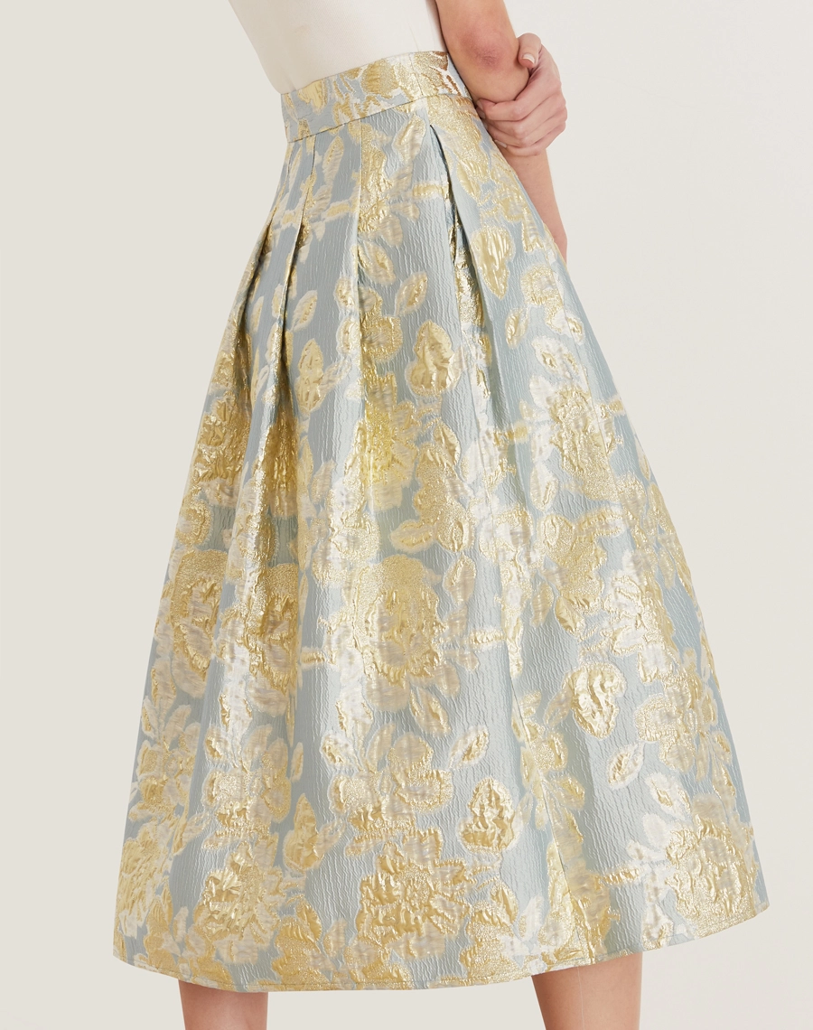 A Saia Midi Elisa é confeccionada em jacquard. Perfeita para transitar entre diferentes ocasiões, como coquetéis, jantares românticos e encontros especiais.