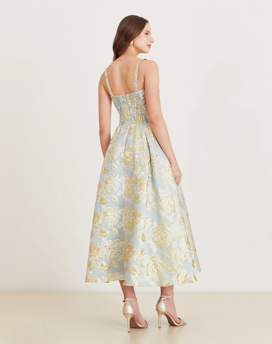 O Vestido Midi Heloá é confeccionado em jacquard, um tecido texturizado com caimento estruturado. Perfeito para transitar entre diferentes ocasiões, como coquetéis, jantares românticos e encontros especiais.