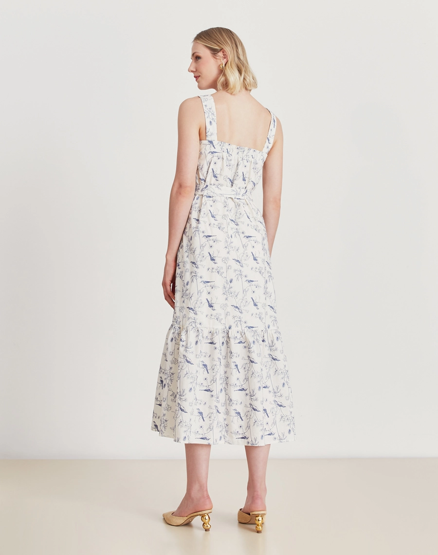 O Vestido Midi Valeri é confeccionado em cambraia bordada. Versátil e elegante, transita por brunchs, eventos casuais ou reuniões informais.