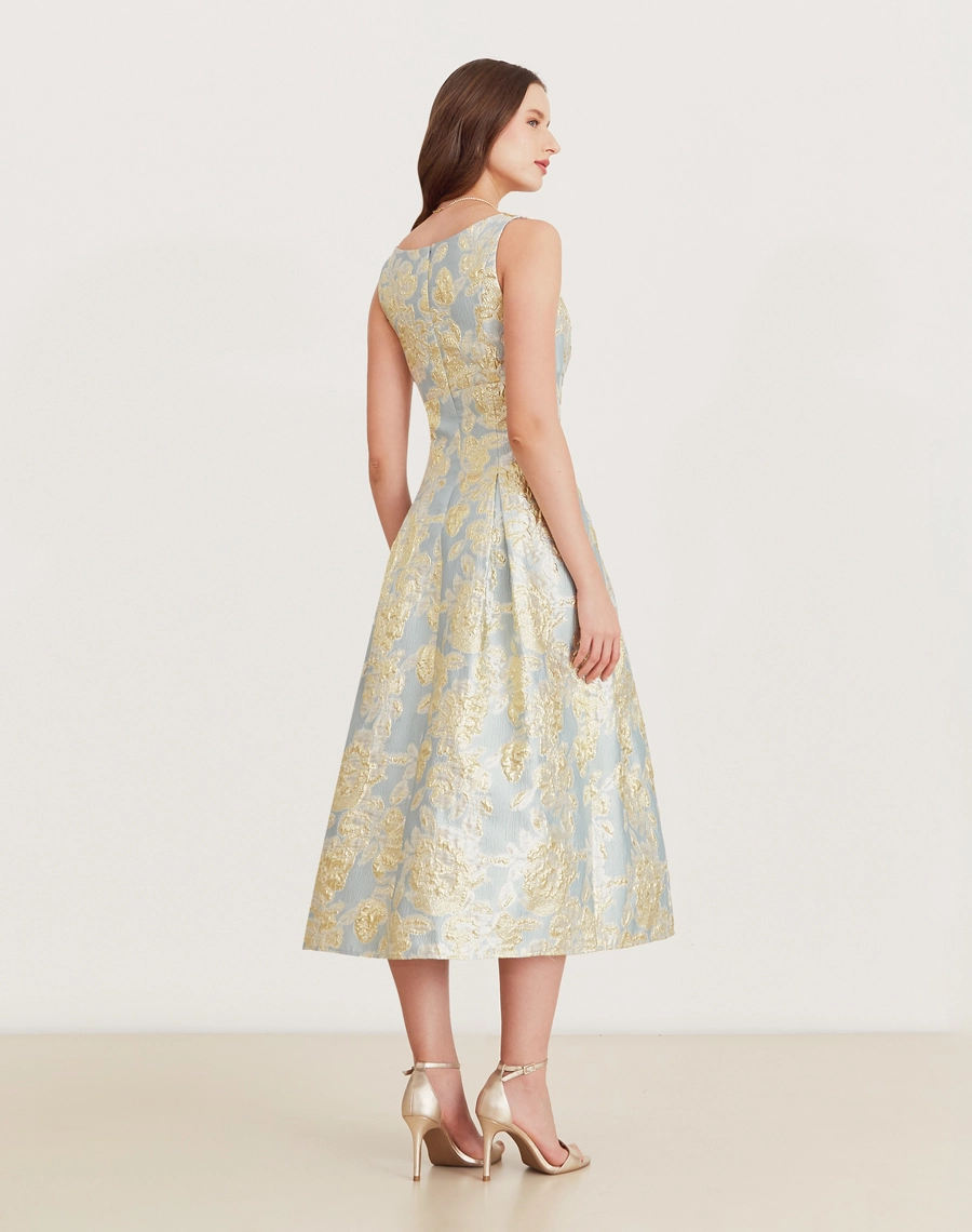 O Vestido Midi Louise é confeccionado em jacquard. Transita entre diferentes ocasiões, como coquetéis, jantares românticos e encontros especiais.