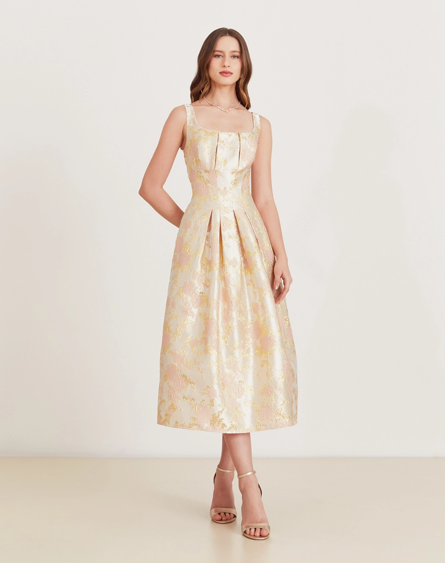 O Vestido Midi Louise é confeccionado em jacquard. Transita entre diferentes ocasiões, como coquetéis, jantares românticos e encontros especiais.