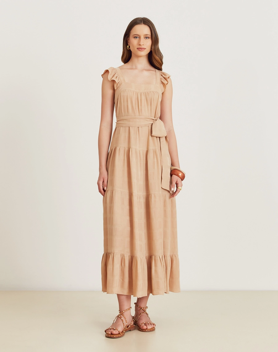 O Vestido Midi Noemi é confeccionado em liocel,um tecido sustentável com toque macio. É perfeito para passeios diurnos, almoços casuais ou coquetéis informais.