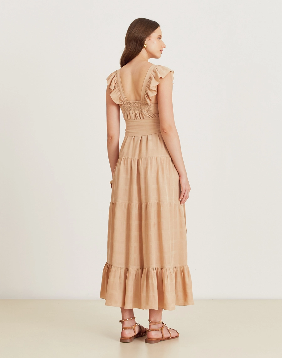 O Vestido Midi Noemi é confeccionado em liocel,um tecido sustentável com toque macio. É perfeito para passeios diurnos, almoços casuais ou coquetéis informais.