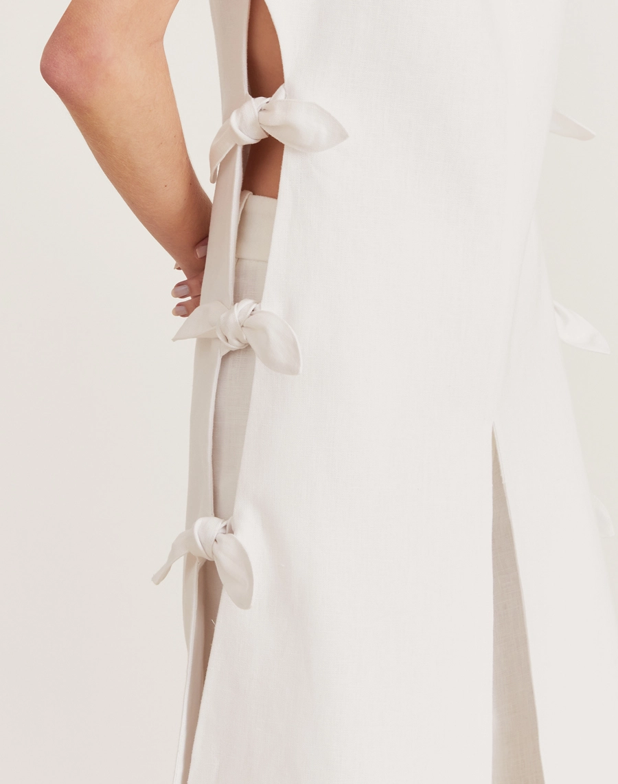 Túnica Santorini de linho feminino. Moderna, elegante e perfeita para dias quentes, passeios ou eventos ao ar livre.

