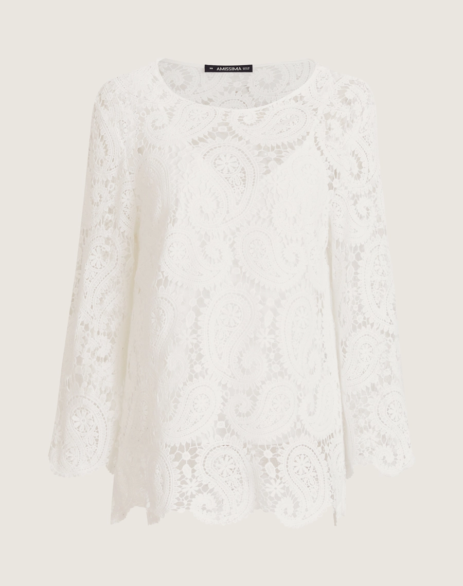 A Blusa Trancoso é confeccionada em renda de algodão, garantindo toque macio, caimento leve e sofisticação natural. É ideal para ocasiões especiais ao ar livre, celebrações diurnas ou looks resort chic elegantes e frescos.