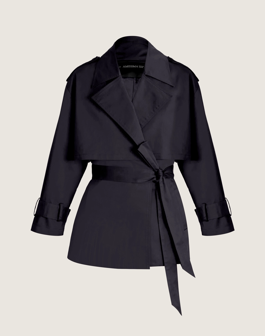 O Casaco Nayara é confeccionado em sarja mista. Ideal para quem busca looks elegantes em dias mais frescos, sendo perfeito para eventos corporativos ou jantares especiais.