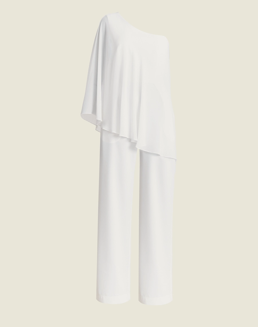 O Macacão Cassandra é confeccionado em Crepe Zara, um tecido levemente texturizado que oferece um caimento leve e fluido, ideal para quem busca conforto e elegância.