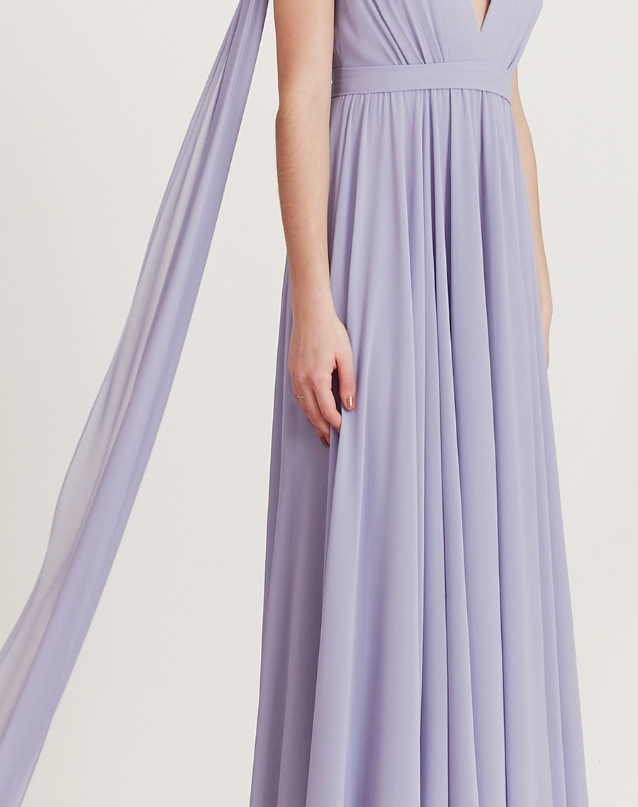 O Vestido Longo Justine é confeccionado em chiffon. Sua modelagem moderna e elegante é indispensável em eventos sofisticados, casamento ou formaturas.
