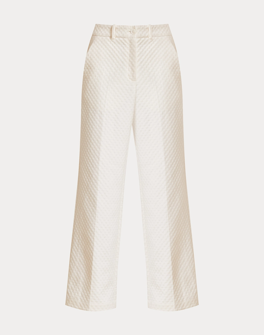 A Calça Ariadna é confeccionada em Jacquard, tecido com toque levemente encorpado que proporciona estrutura sem abrir mão do conforto. 