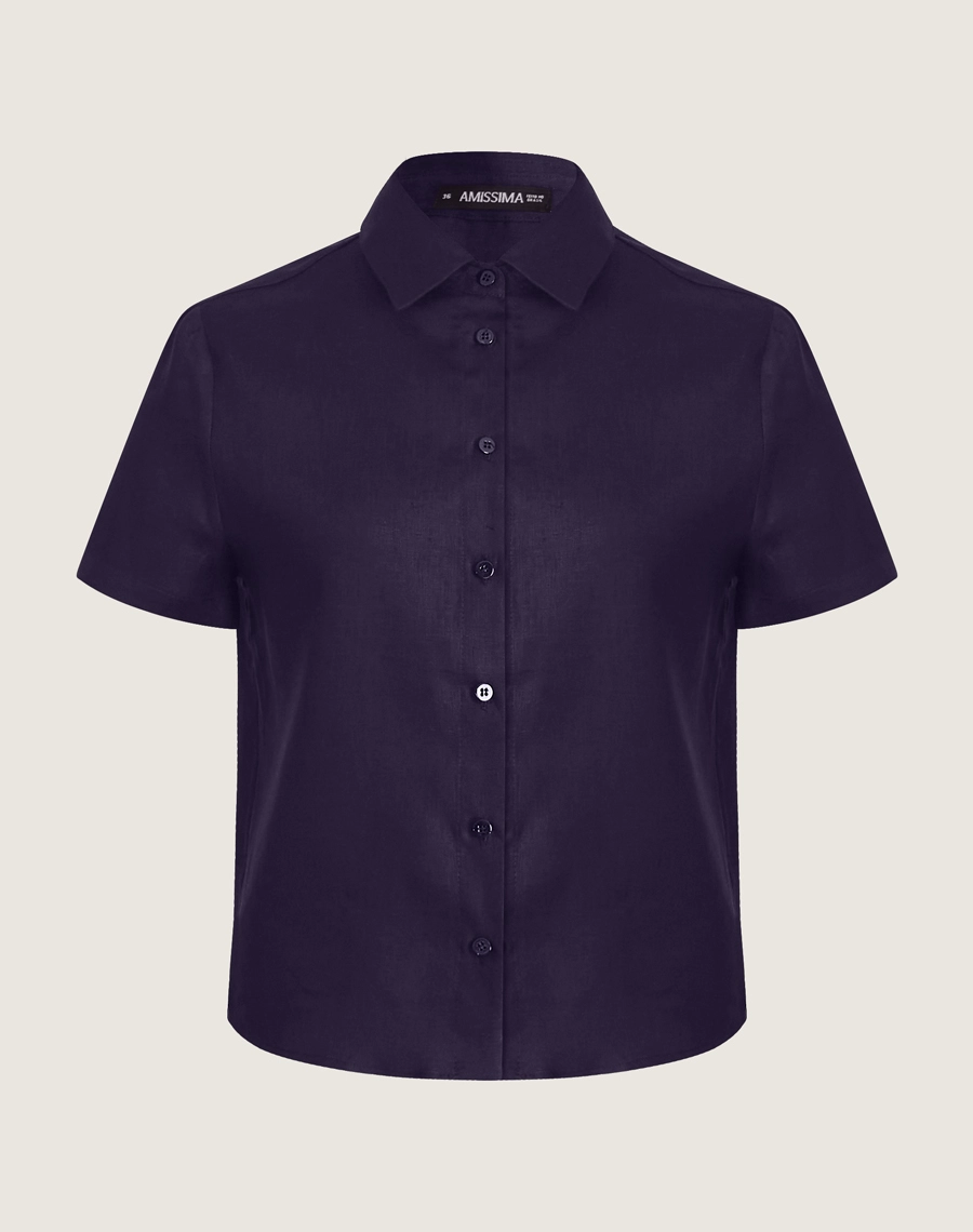A Camisa Safira é confeccionada em linho. É perfeita para viagens, coquetéis diurnos ou looks casuais, trazendo modernidade e sofisticação ao dia a dia. 