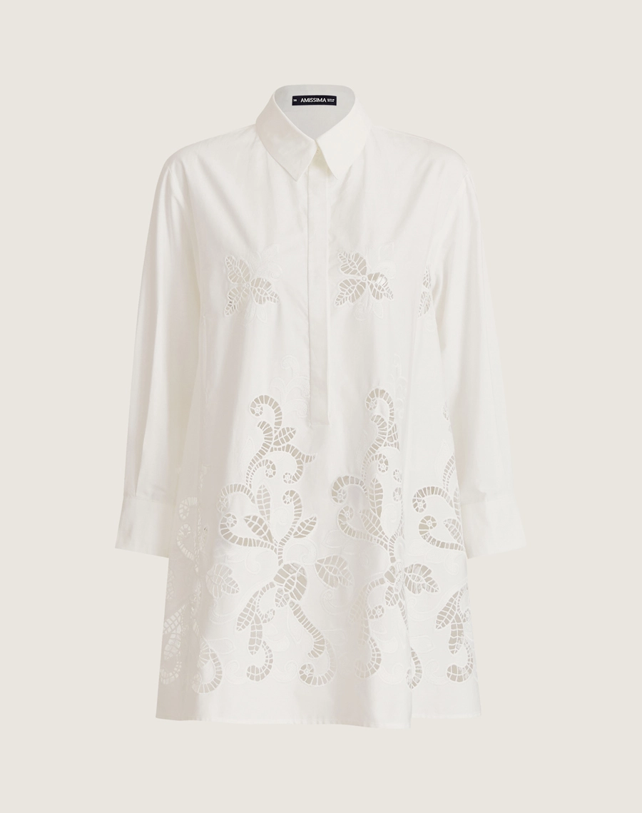 A Camisa Maite é uma peça que traduz feminilidade e conforto, ideal para compor produções sofisticadas e cheias de estilo.