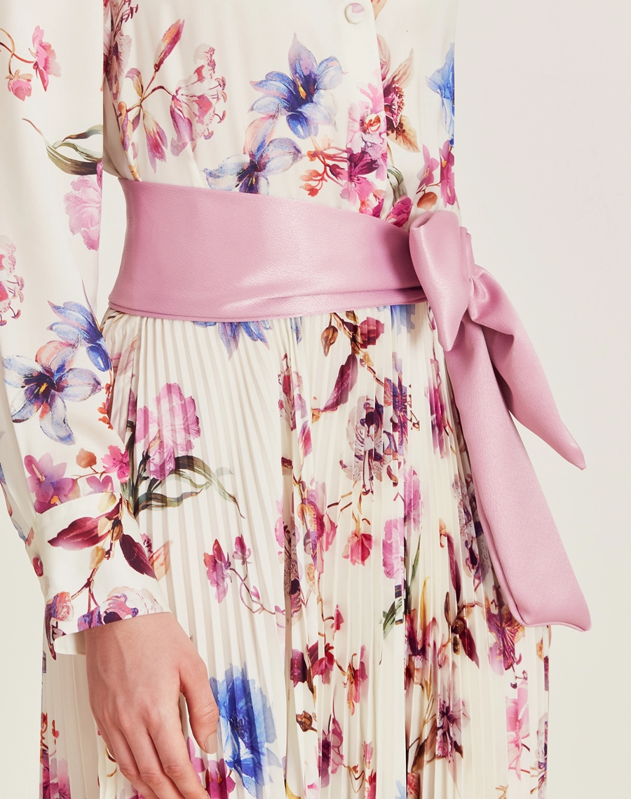 O Vestido Longo Margot é  confeccionado em crepinho estampado. É perfeito para quem busca conforto e estilo, ideal tanto para eventos diurnos quanto noturnos. 