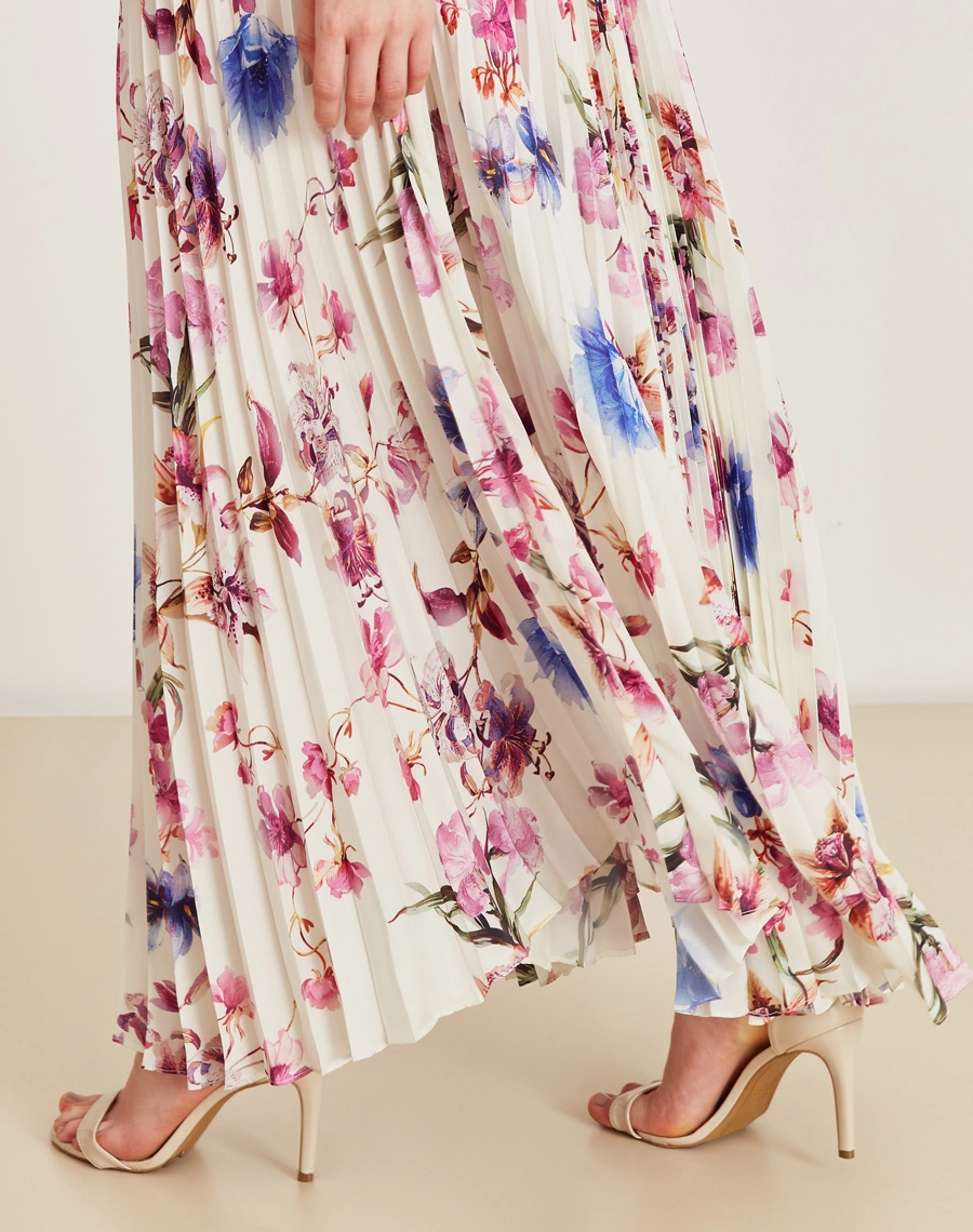 O Vestido Longo Margot é  confeccionado em crepinho estampado. É perfeito para quem busca conforto e estilo, ideal tanto para eventos diurnos quanto noturnos. 