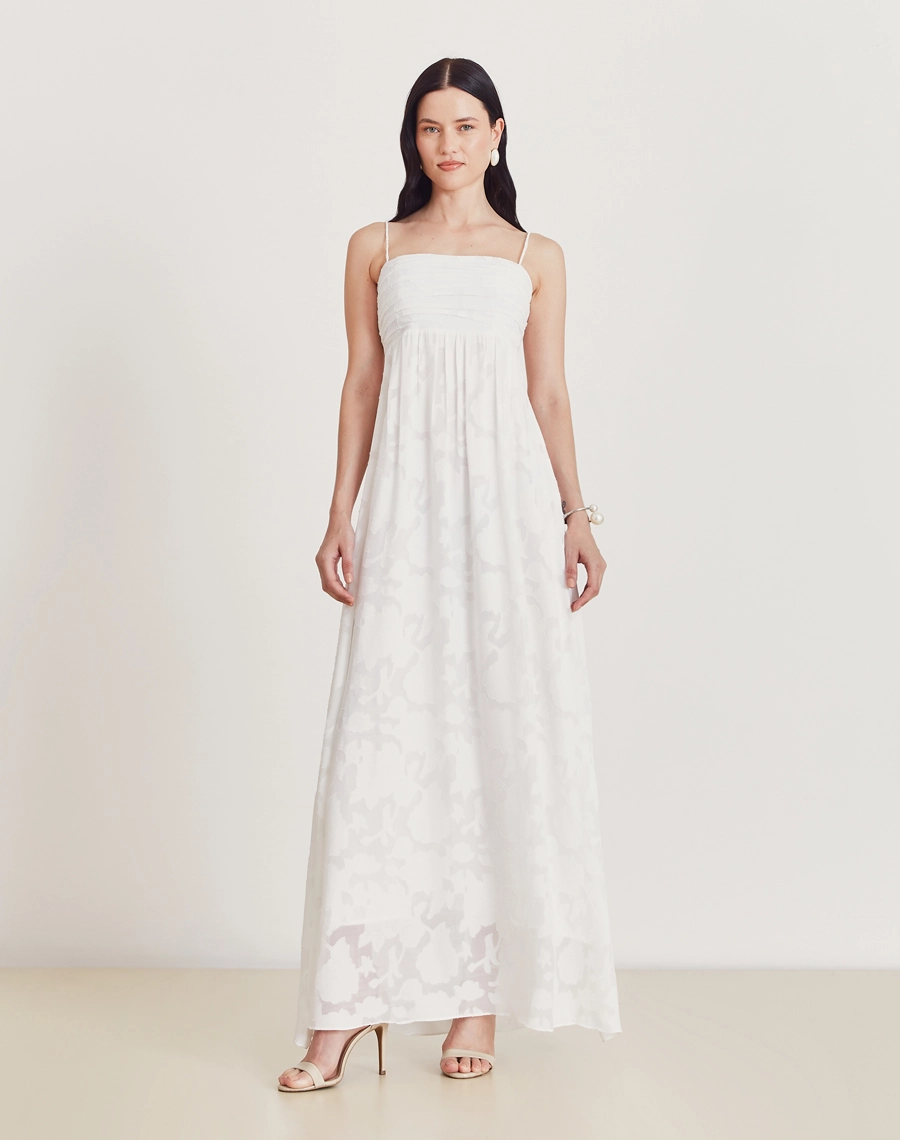 O Vestido Longo Jenny é confeccionado em Jacquard, tecido encorpado e sofisticado, possui textura elegante.
