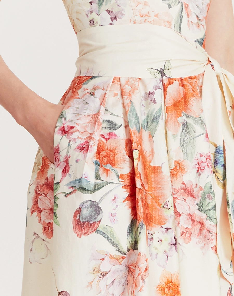 O Vestido Midi Sofia é confeccionado em tricoline estampado. Ideal para brunchs, batizados, casamentos diurnos ou festas ao ar livre.