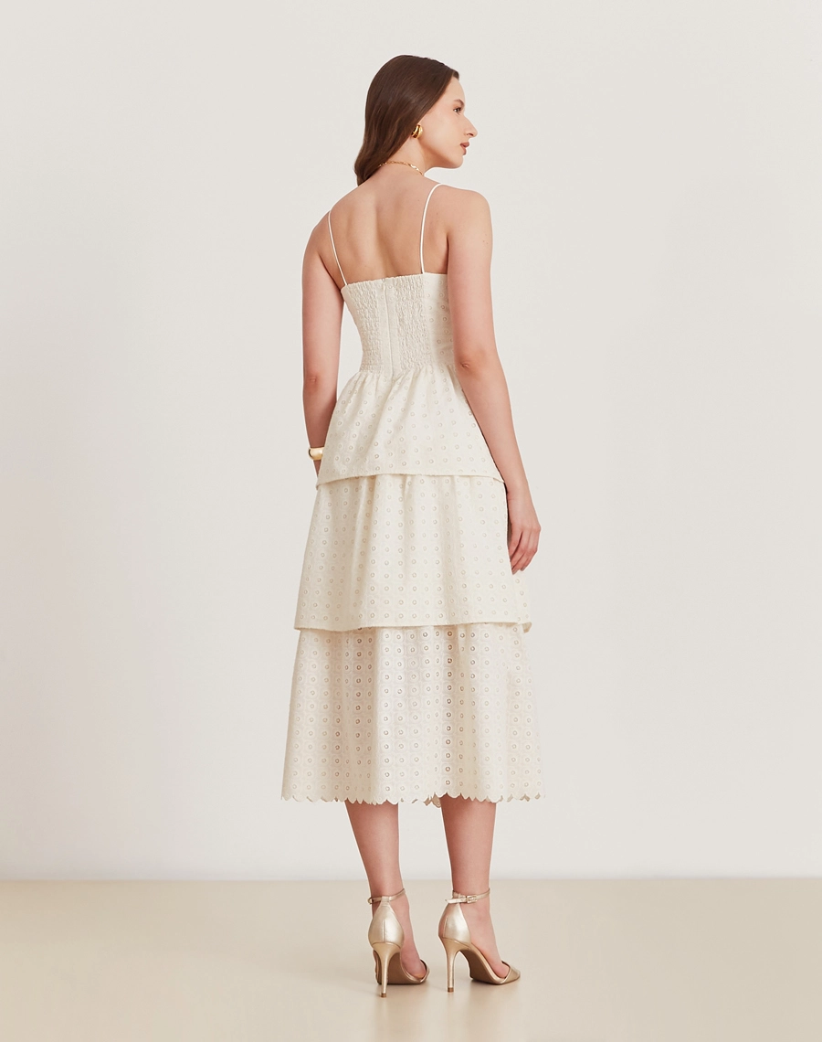 O vestido Midi Melina é confeccionado em laise garantindo leveza.