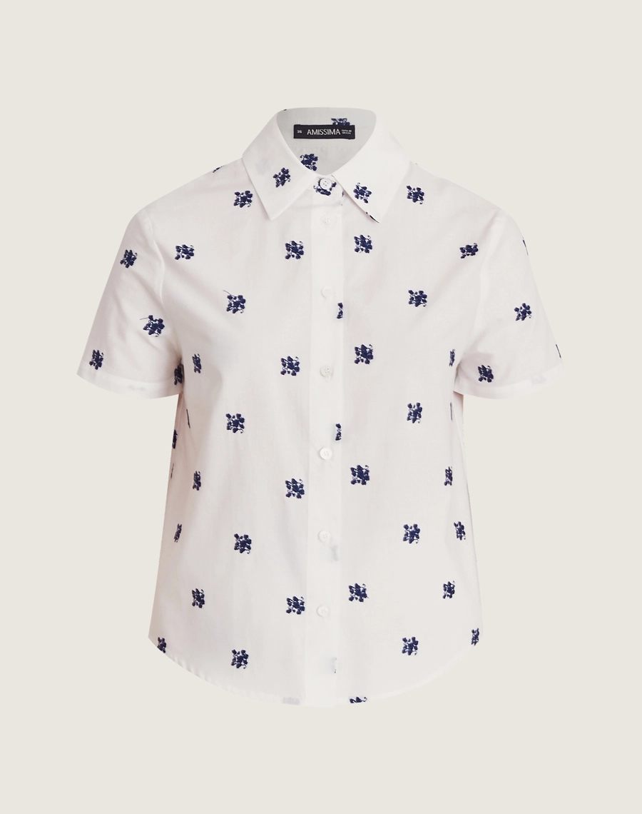 A Camisa Andreza é confeccionada em cambraia bordada. É perfeita para viagens, coquetéis diurnos ou looks casuais, trazendo modernidade e sofisticação ao dia a dia.