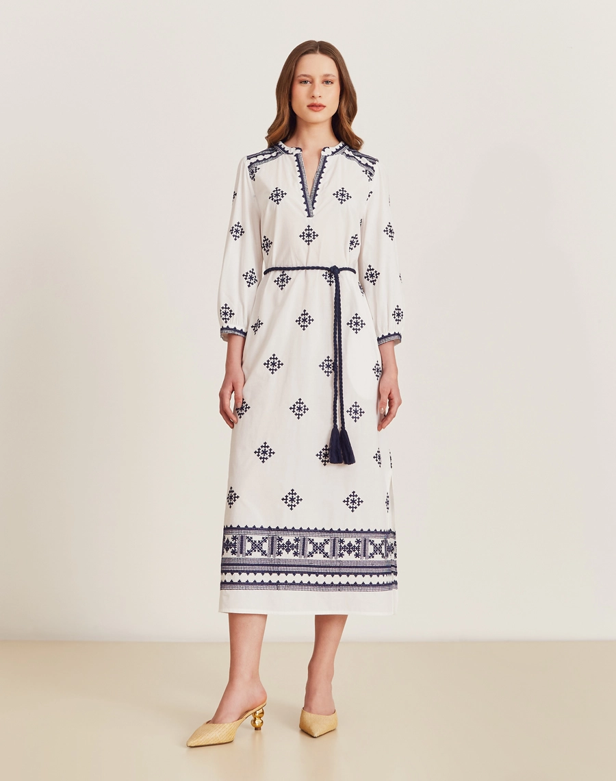 O Vestido Midi Andreza traduz equilíbrio entre leveza, feminilidade e sofisticação.