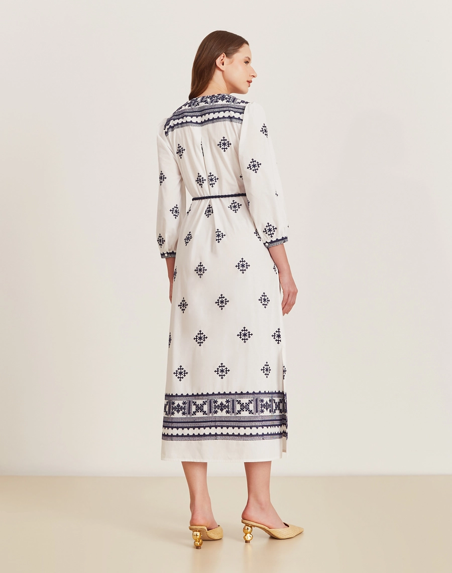 O Vestido Midi Andreza traduz equilíbrio entre leveza, feminilidade e sofisticação.