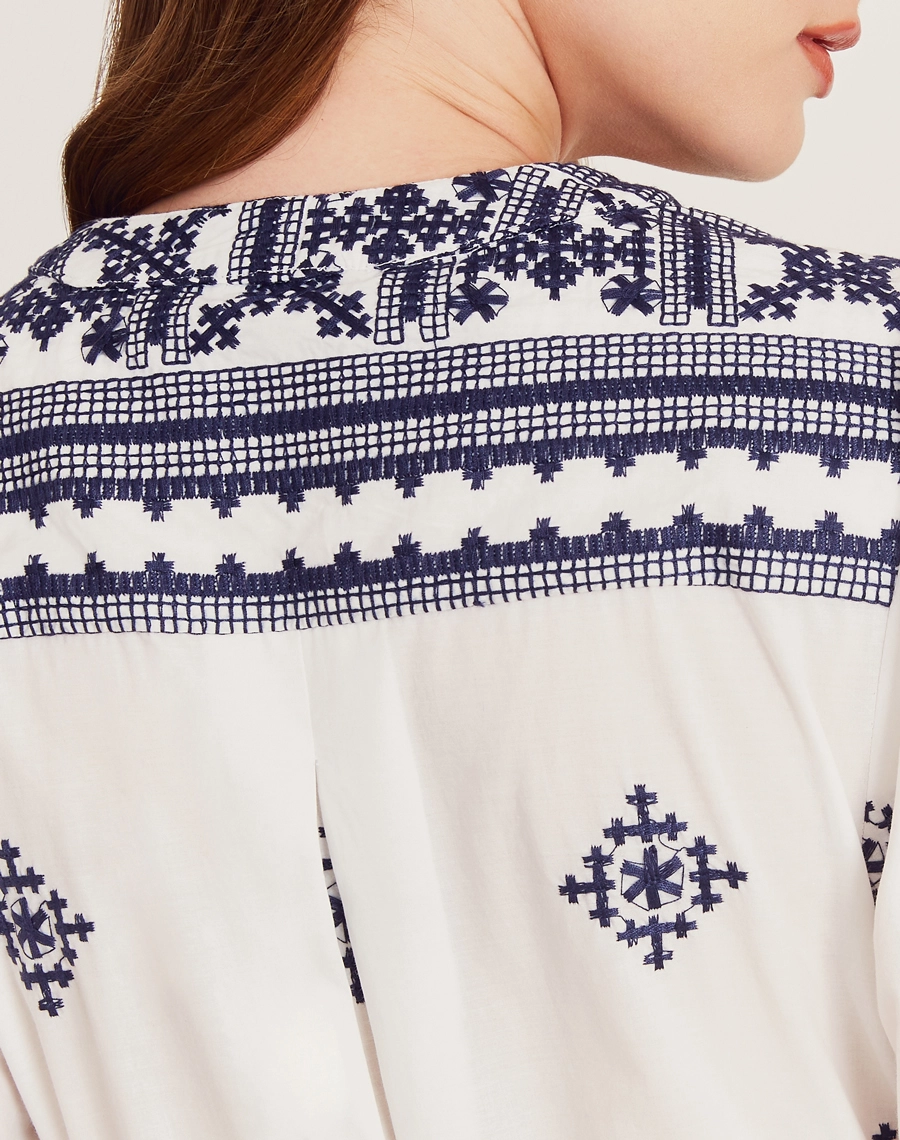O Vestido Midi Andreza traduz equilíbrio entre leveza, feminilidade e sofisticação.