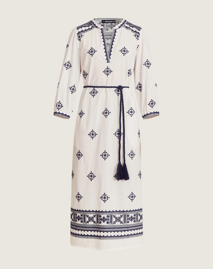 O Vestido Midi Andreza traduz equilíbrio entre leveza, feminilidade e sofisticação.