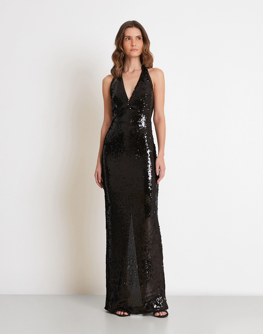 O Vestido Longo Ada é confeccionado em tecido de paetê de alta qualidade, possui brilho intenso e acabamento sofisticado, criando um efeito luminoso que valoriza a peça em todos os ângulos.
