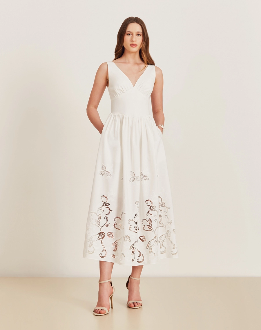 O Vestido Midi Maite é confeccionado em tecido de algodão. Esse vestido midi é ideal para transitar entre ocasiões do dia à noite, como brunches e jantares românticos.