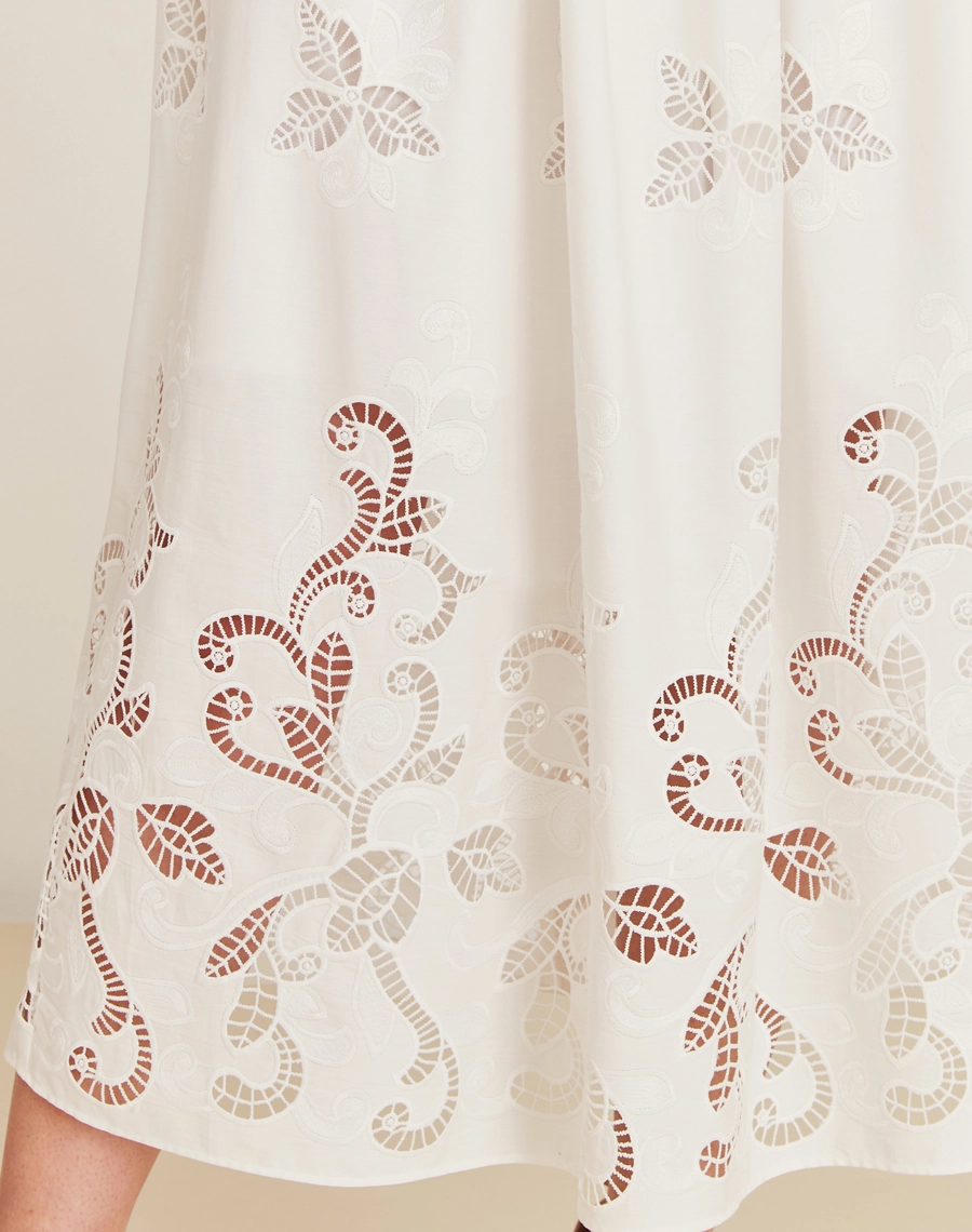 O Vestido Midi Maite é confeccionado em tecido de algodão. Esse vestido midi é ideal para transitar entre ocasiões do dia à noite, como brunches e jantares românticos.