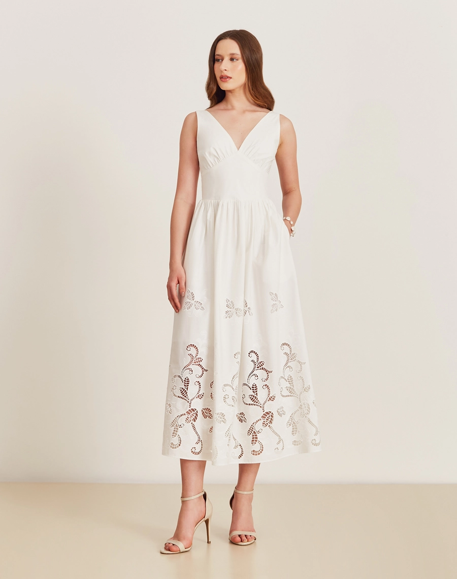 O Vestido Midi Maite é confeccionado em tecido de algodão. Esse vestido midi é ideal para transitar entre ocasiões do dia à noite, como brunches e jantares românticos.