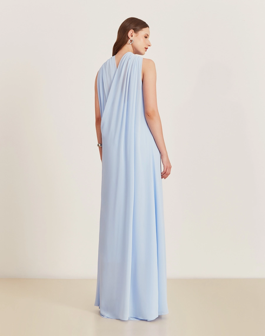O Vestido Longo Paulina disponível em cores suaves e frescas, ideais para o verão, o vestido transmite sofisticação e charme em cada detalhe!