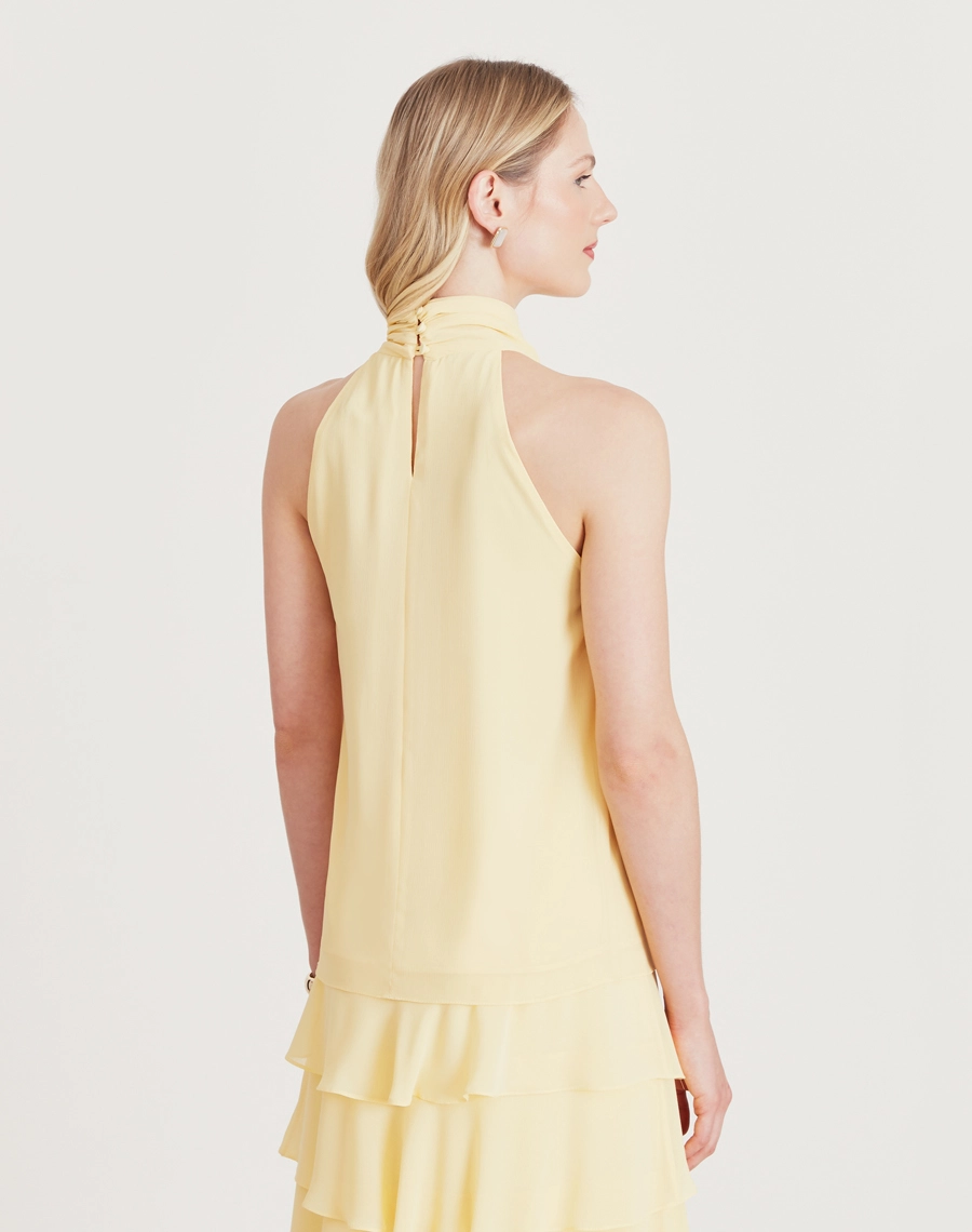 A Blusa Ophelia é confeccionada em Chiffon Youro.  Perfeita para diversas ocasiões, se encaixa tanto em eventos ao ar livre, como em jantares especiais.