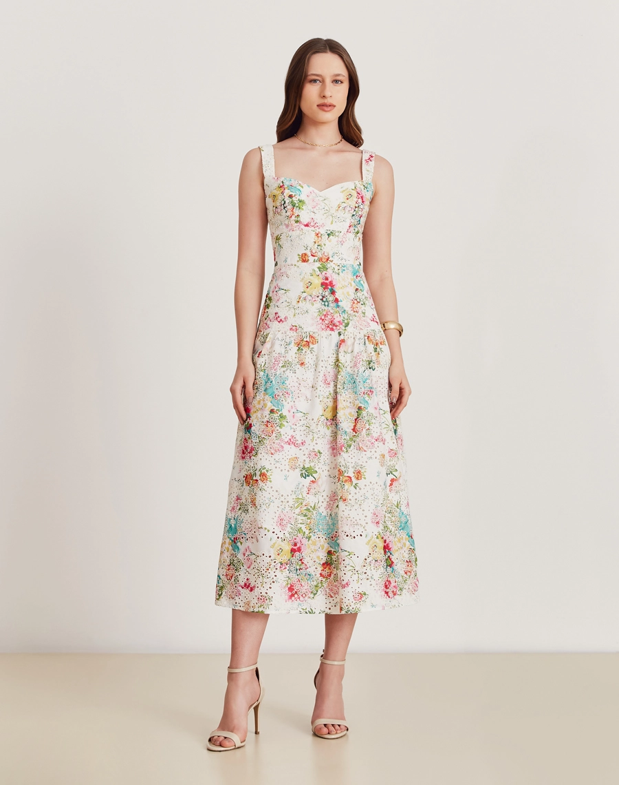 O Vestido Midi Melis é confeccionado em laise garantindo leveza.